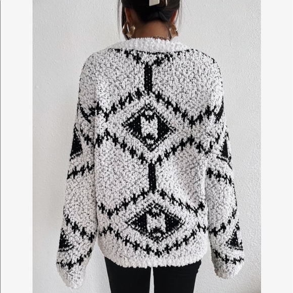 Cozy Oversized Loose Fit Abstract Geo Pattern Knit Sweater Top - Picture 2 of 9